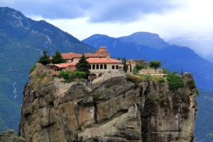 First stop was Meteora with its famous once-secluded but now much-visited monasteries set on the top of towering rock pinnacles, rope windlasses replaced by wooden bridges and steps and tunnels hewn out of the rock.