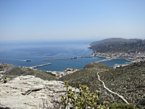 .... climbing the crag on the right of the path for a perch on top to eat a banana