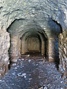 Inside the catacombs, four small cells on each side