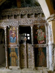The carved iconastis inside the chapel
