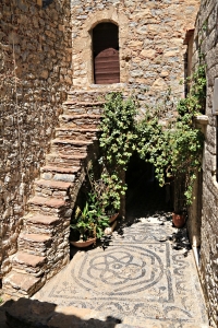 The first internal courtyard