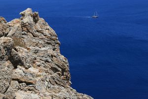 Switching to the southeast side of the ridge and a change in the rock