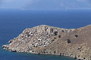 Zooming in on the further headland with ruins at the junction of two geologies