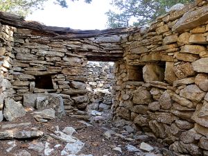 .... and looking back towards the entrance