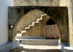 The shady courtyard of Panagia Panaiidi